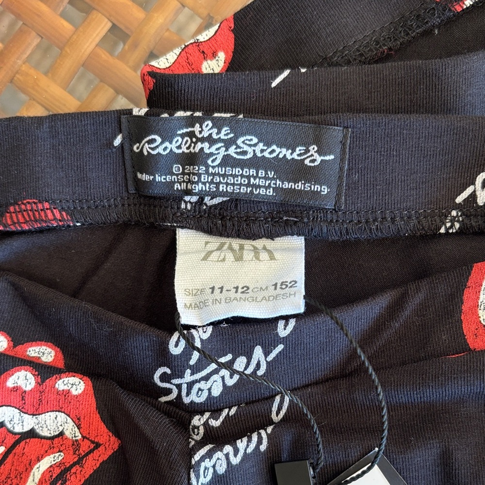 Rolling Stones Zara Black Leggings with Red Tongue Print 10 12 NWT - Picture 6 of 6